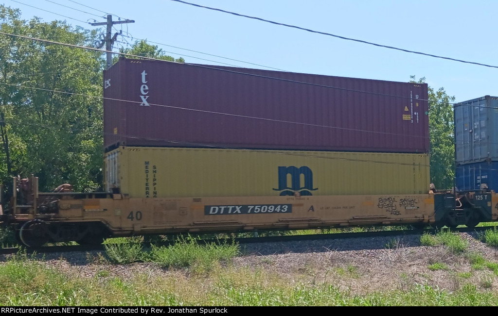 DTTX 750943A and two containers